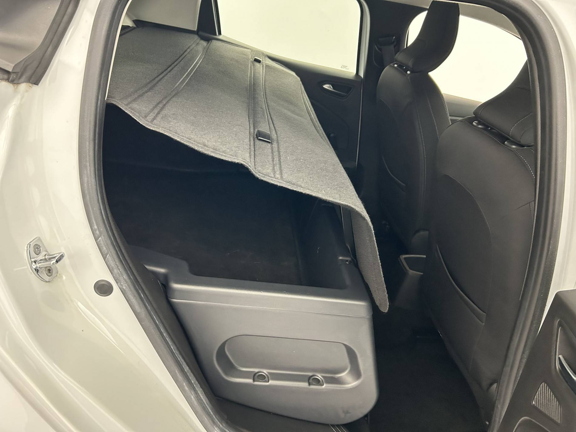 Vente en ligne Renault Clio 5 Clio E-Tech 140 - 21 au prix de 13 990 €