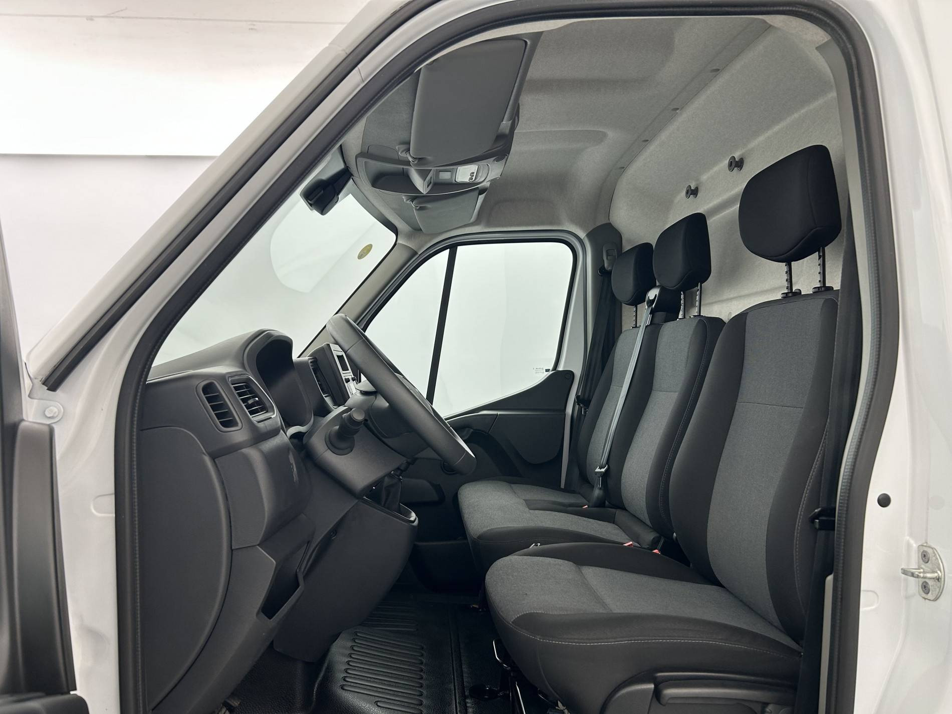 Vente en ligne Renault Master Fourgon MASTER FGN TRAC F3500 L2H2 BLUE DCI 135 au prix de 24 990 €