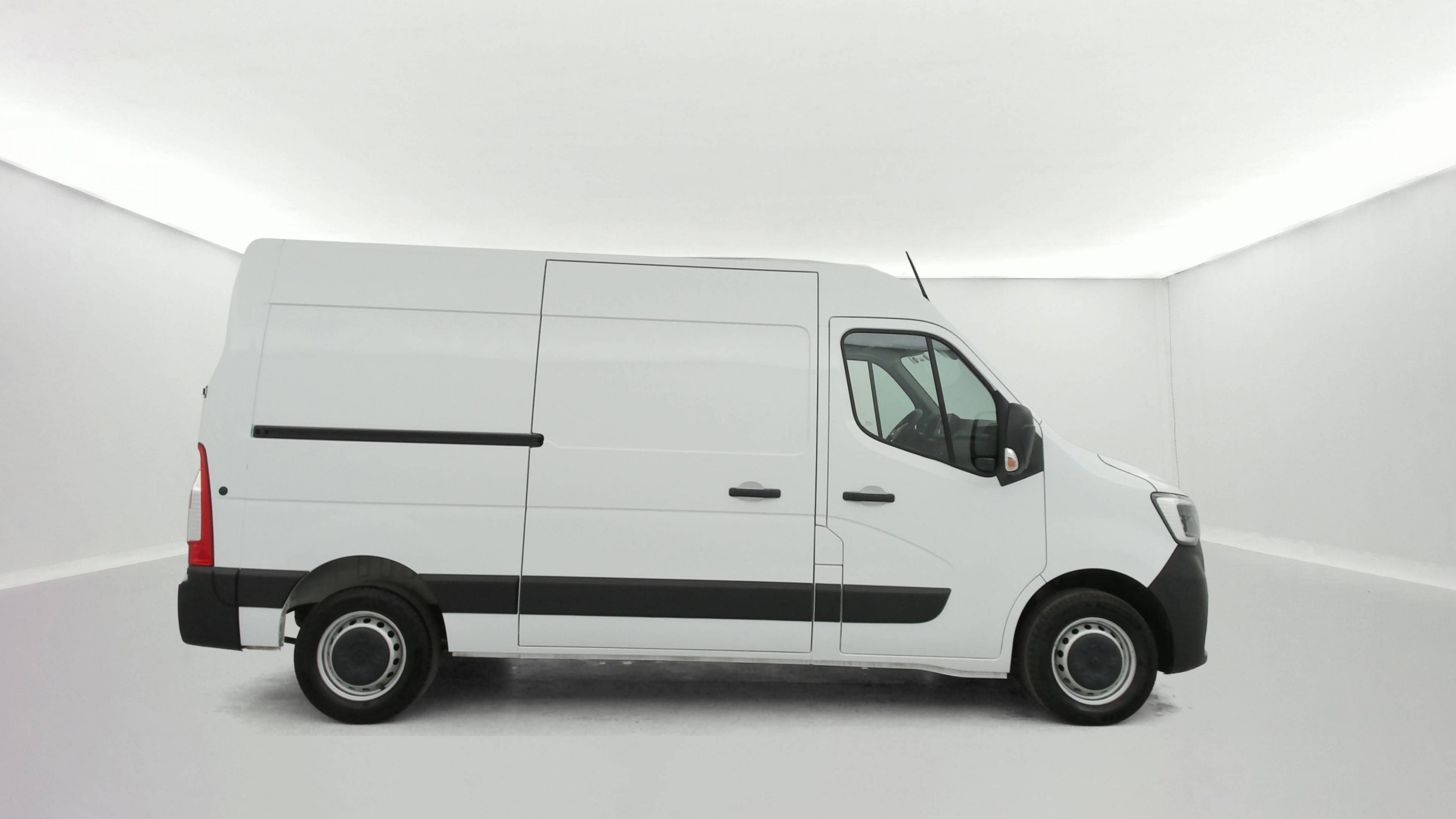 Vente en ligne Renault Master Fourgon MASTER FGN TRAC F3500 L2H2 BLUE DCI 135 au prix de 24 990 €