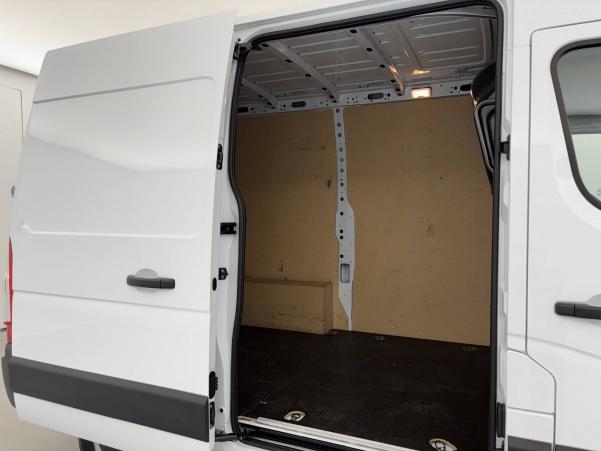 Vente en ligne Renault Master Fourgon MASTER FGN TRAC F3300 L1H2 BLUE DCI 150 au prix de 25 370 €