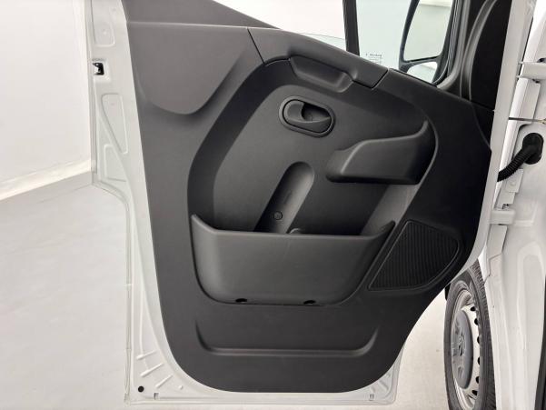 Vente en ligne Renault Master Fourgon MASTER FGN TRAC F3300 L1H2 BLUE DCI 150 au prix de 25 370 €