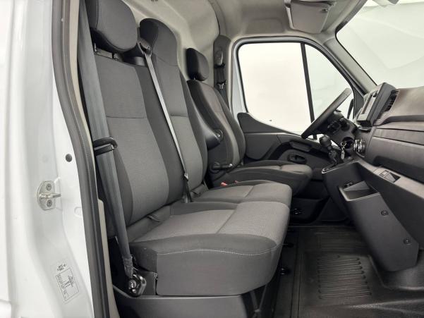 Vente en ligne Renault Master Fourgon MASTER FGN TRAC F3300 L1H2 BLUE DCI 150 au prix de 25 370 €