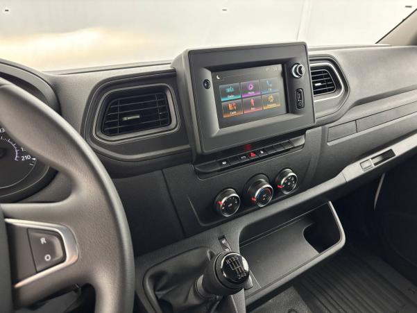 Vente en ligne Renault Master Fourgon MASTER FGN TRAC F3300 L1H2 BLUE DCI 150 au prix de 25 370 €