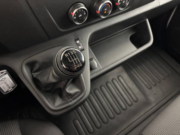 Vente en ligne Renault Master Fourgon MASTER FGN TRAC F3300 L1H2 BLUE DCI 150 au prix de 25 370 €