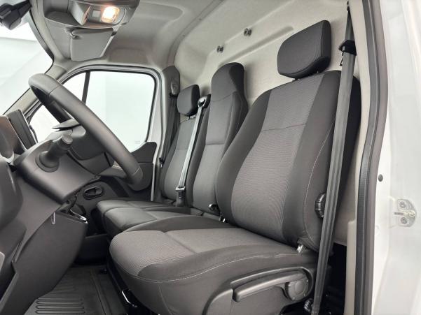 Vente en ligne Renault Master Fourgon MASTER FGN TRAC F3300 L1H2 BLUE DCI 150 au prix de 25 370 €