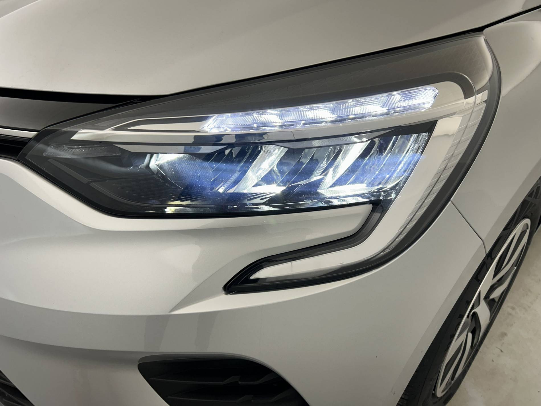 Vente en ligne Renault Clio 5 Clio TCe 90 au prix de 13 990 €