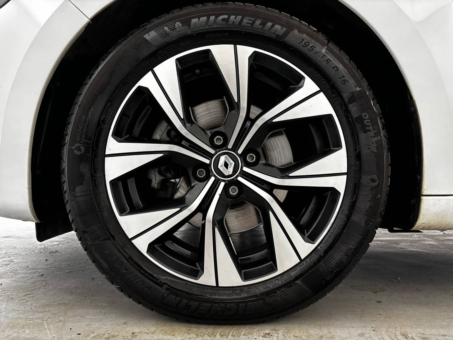 Vente en ligne Renault Clio 5 Clio Blue dCi 100 au prix de 14 990 €