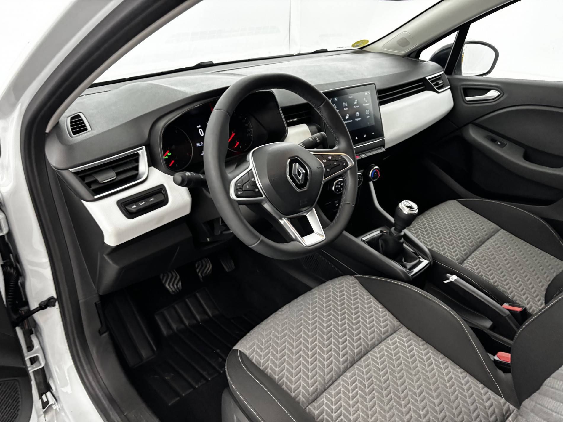 Vente en ligne Renault Clio 5 Clio Blue dCi 100 au prix de 15 490 €