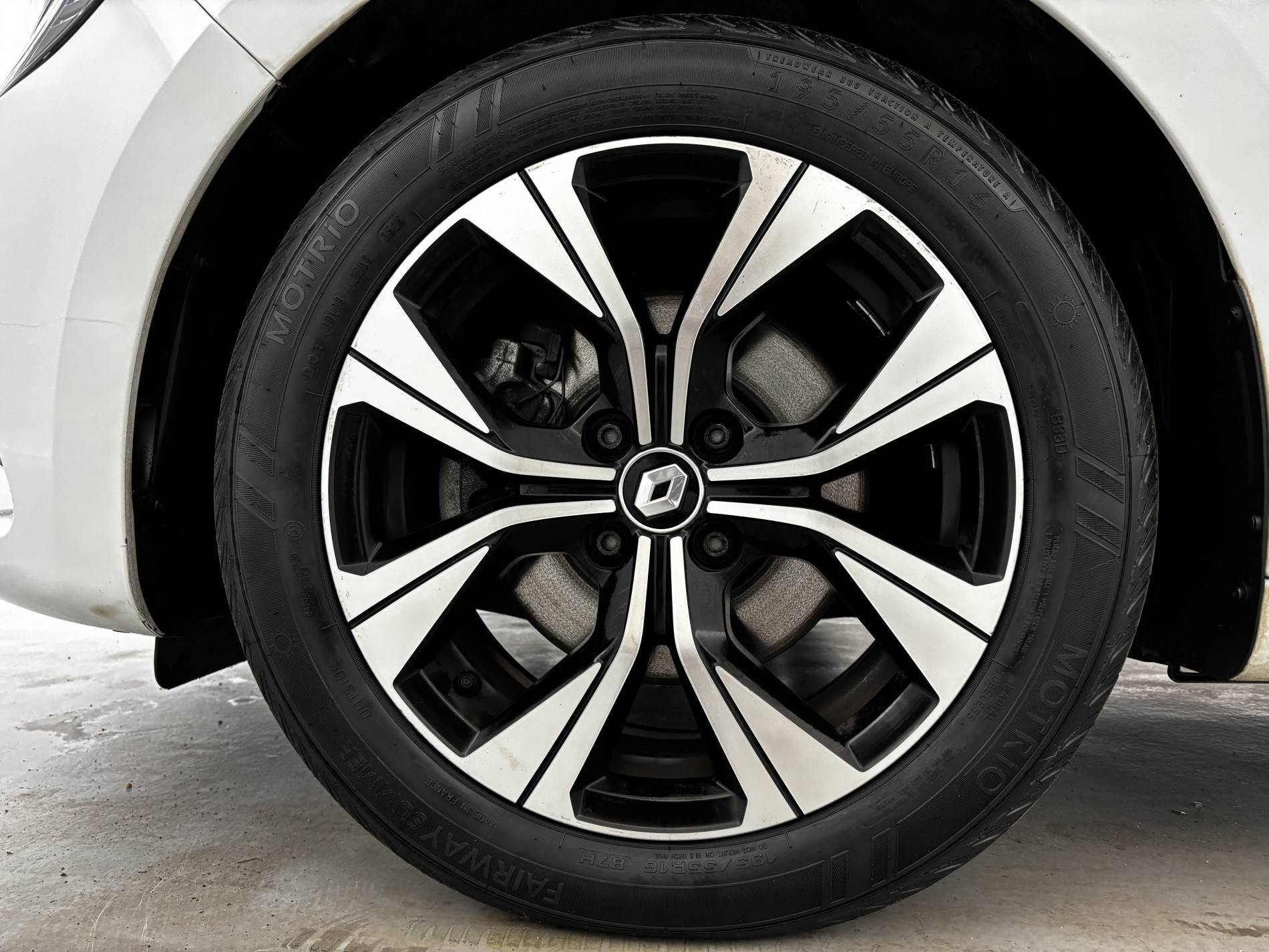 Vente en ligne Renault Clio 5 Clio Blue dCi 100 au prix de 14 990 €