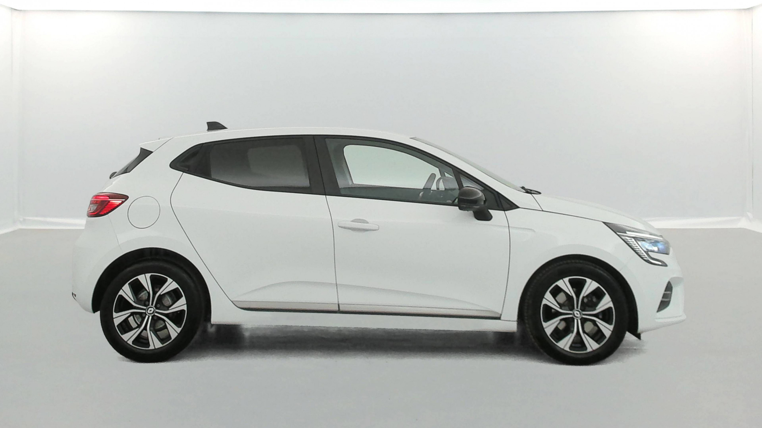 Vente en ligne Renault Clio 5 Clio Blue dCi 100 au prix de 15 490 €