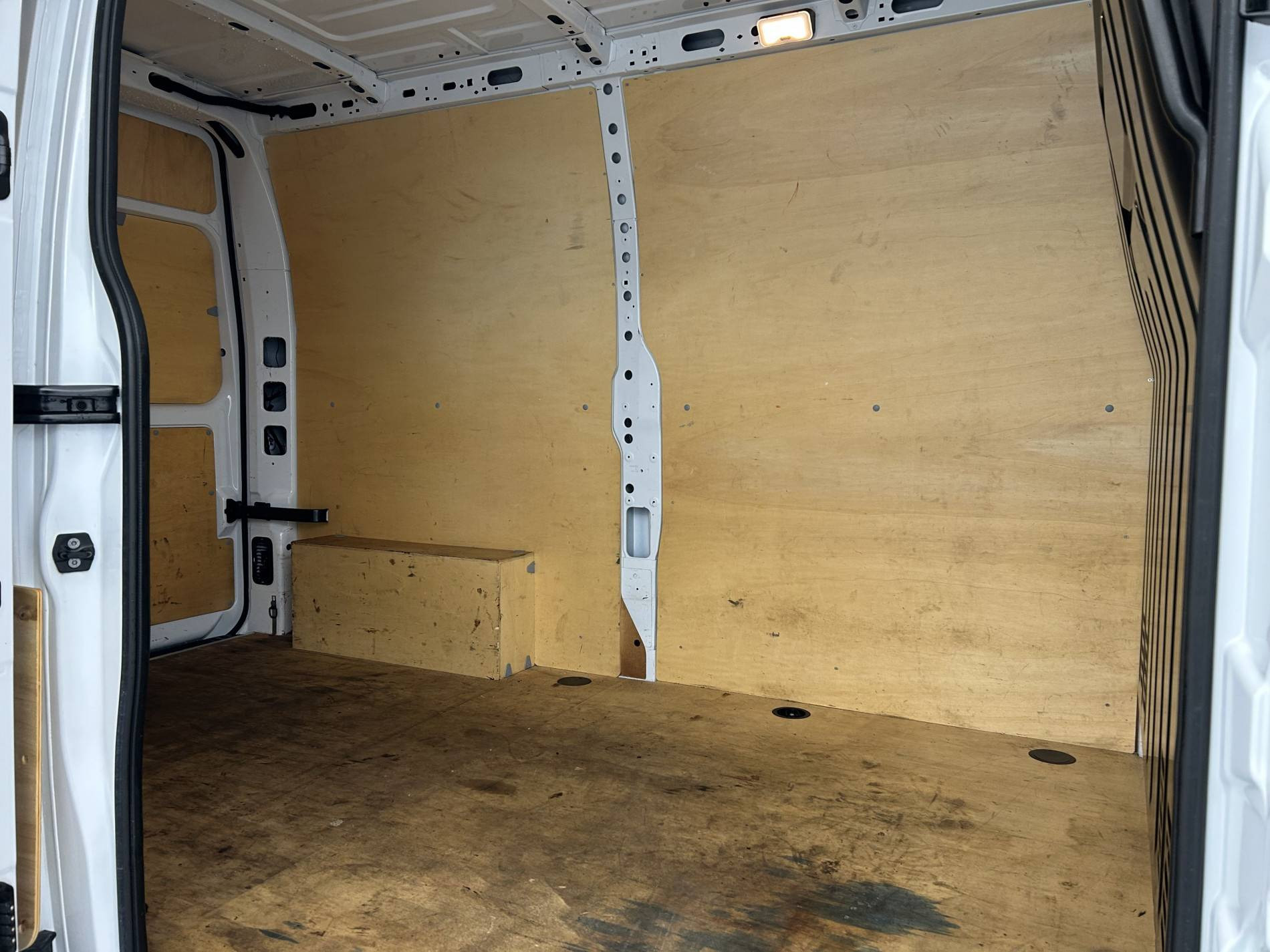 Vente en ligne Renault Master Fourgon MASTER FGN TRAC F3300 L2H2 BLUE DCI 150 au prix de 25 990 €