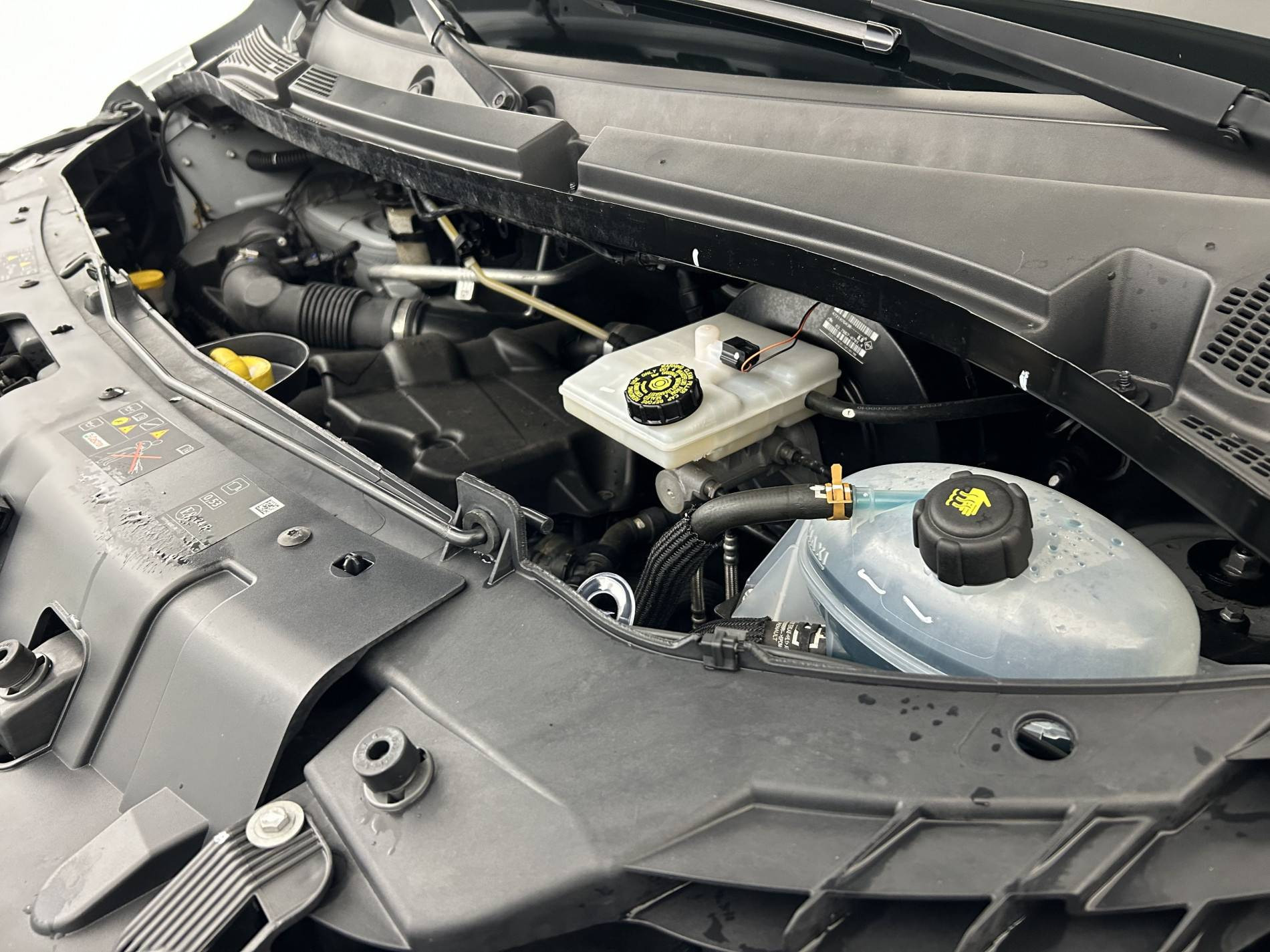 Vente en ligne Renault Master Fourgon MASTER FGN TRAC F3300 L2H2 BLUE DCI 150 au prix de 25 990 €