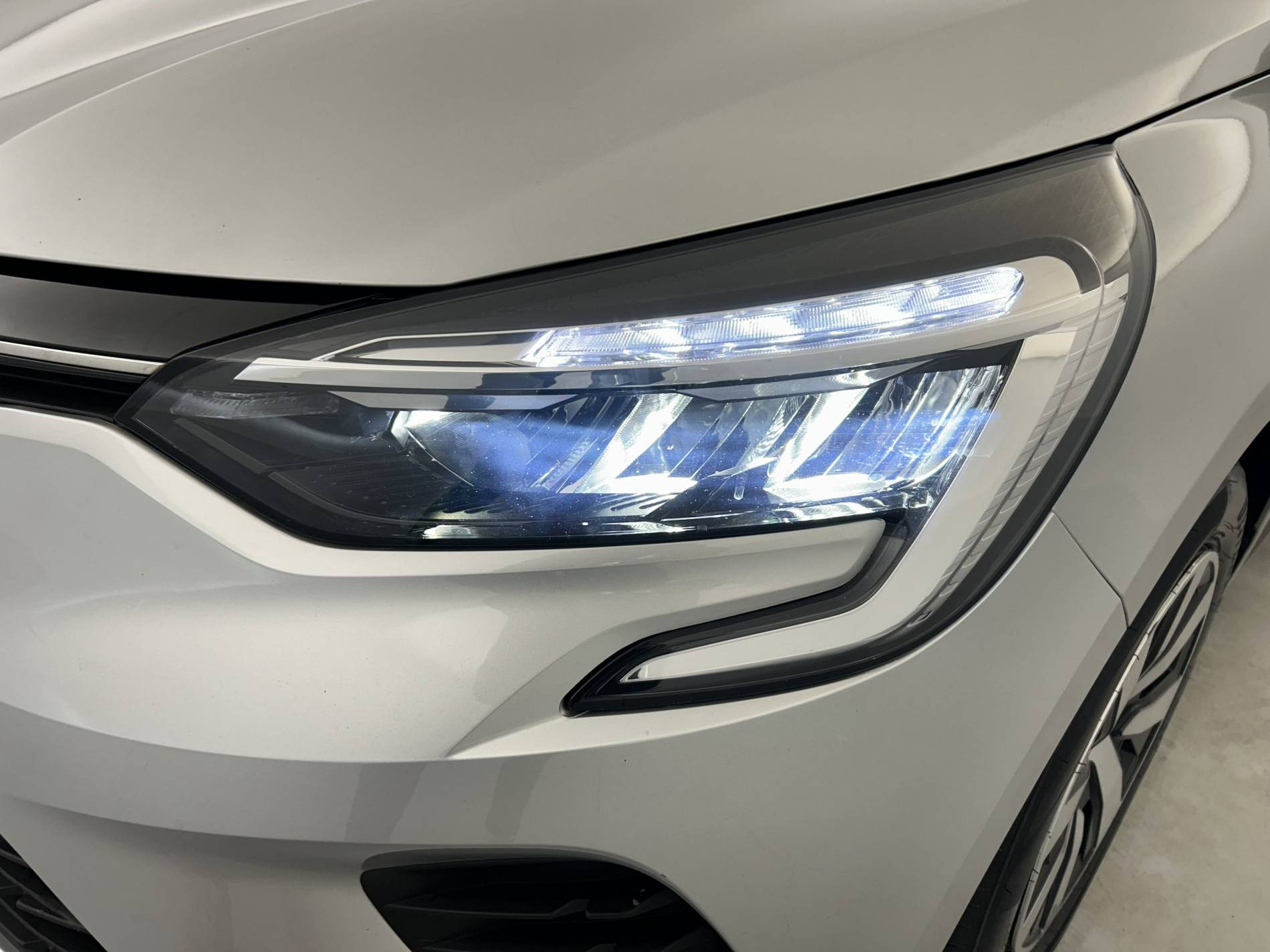 Vente en ligne Renault Clio 5 Clio TCe 90 au prix de 13 980 €