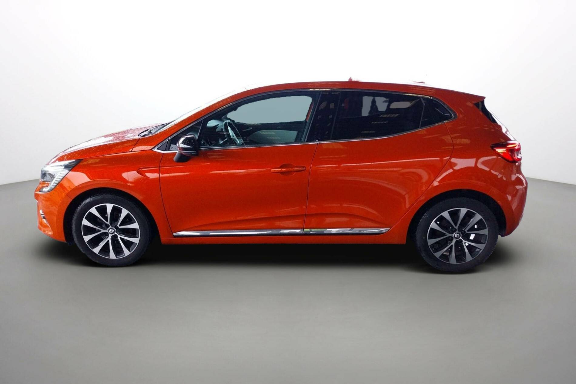 Vente en ligne Renault Clio 5 Clio TCe 90 au prix de 14 990 €