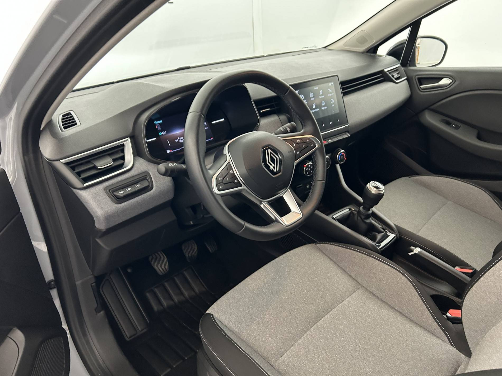 Vente en ligne Renault Clio 5 Clio TCe 90 au prix de 15 990 €