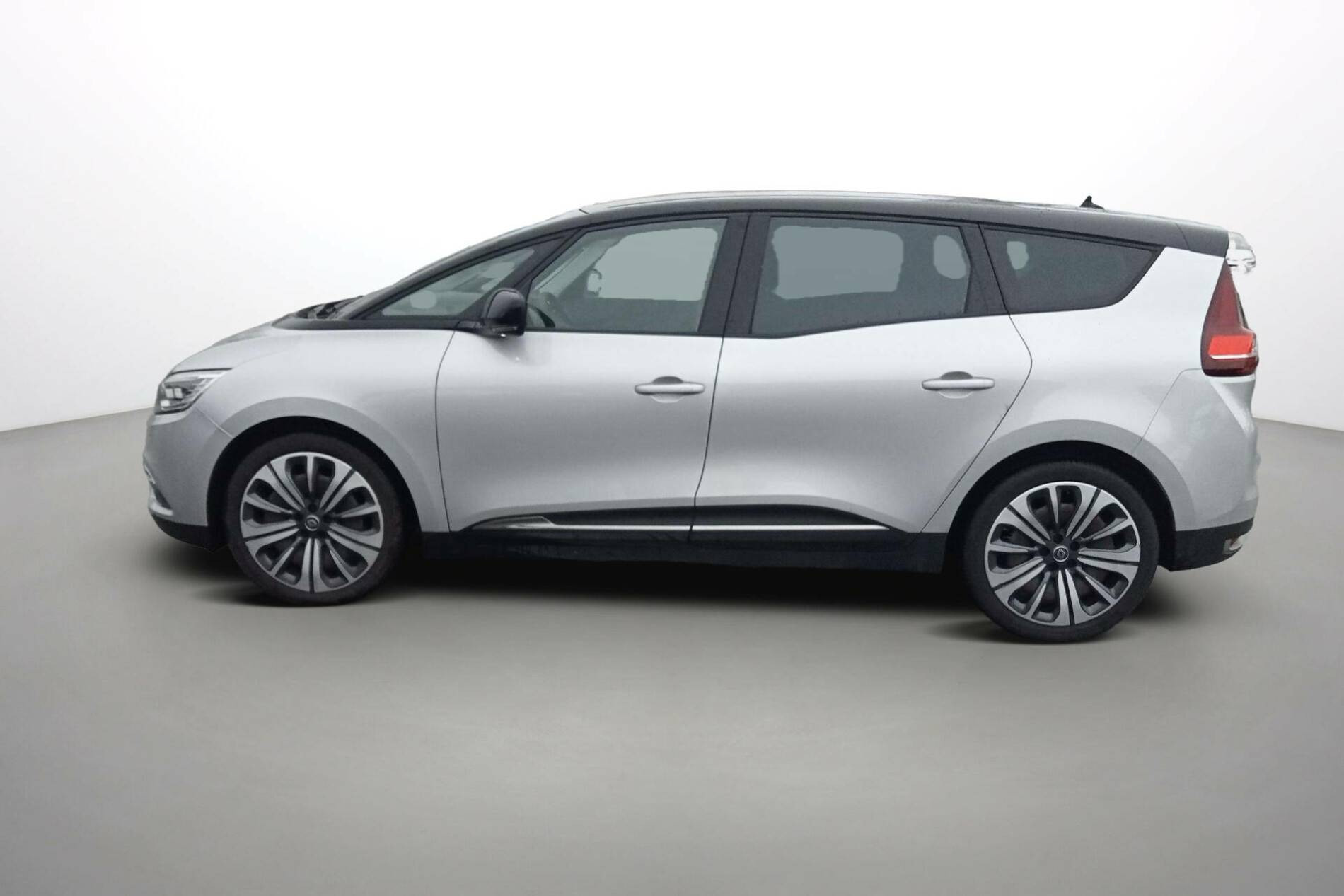 Vente en ligne Renault Grand Scenic 4 Grand Scenic TCe 140 EDC au prix de 24 890 €