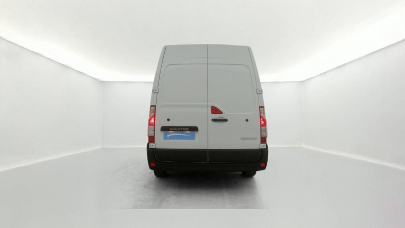 Vente en ligne Renault Master Fourgon MASTER FGN TRAC F3300 L1H2 BLUE DCI 135 au prix de 23 870 €