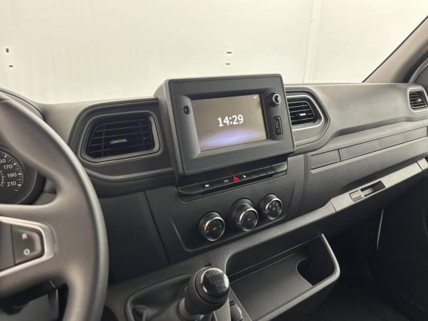 Vente en ligne Renault Master Fourgon MASTER FGN TRAC F3300 L1H2 BLUE DCI 135 au prix de 23 870 €