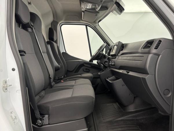 Vente en ligne Renault Master Fourgon MASTER FGN TRAC F3300 L1H2 BLUE DCI 135 au prix de 23 870 €