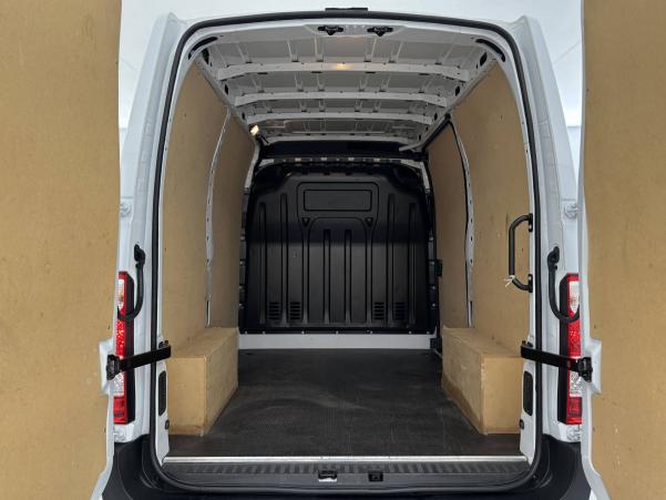Vente en ligne Renault Master Fourgon MASTER FGN TRAC F3300 L1H2 BLUE DCI 135 au prix de 23 870 €