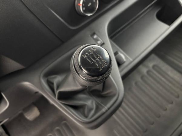 Vente en ligne Renault Master Fourgon MASTER FGN TRAC F3300 L1H2 BLUE DCI 135 au prix de 23 870 €
