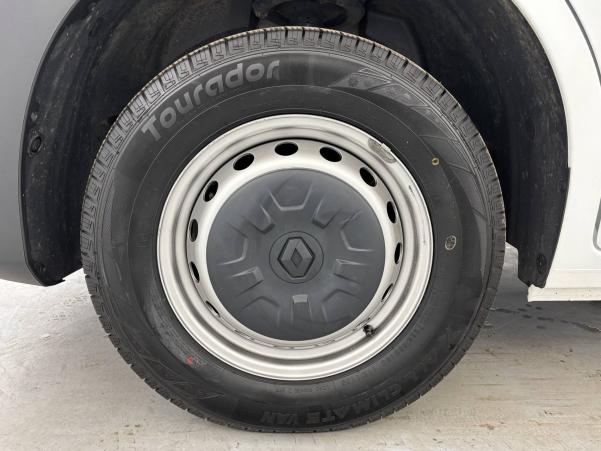 Vente en ligne Renault Master Fourgon MASTER FGN TRAC F3300 L1H2 BLUE DCI 135 au prix de 23 870 €
