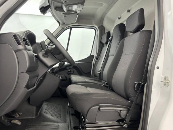 Vente en ligne Renault Master Fourgon MASTER FGN TRAC F3300 L1H2 BLUE DCI 135 au prix de 23 870 €
