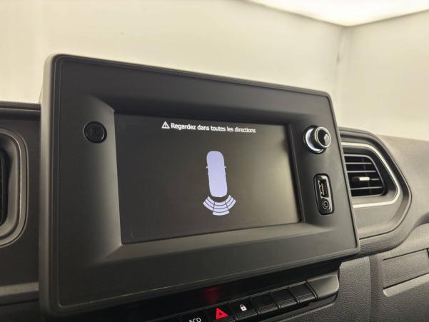 Vente en ligne Renault Master Fourgon MASTER FGN TRAC F3300 L1H2 BLUE DCI 135 au prix de 23 870 €