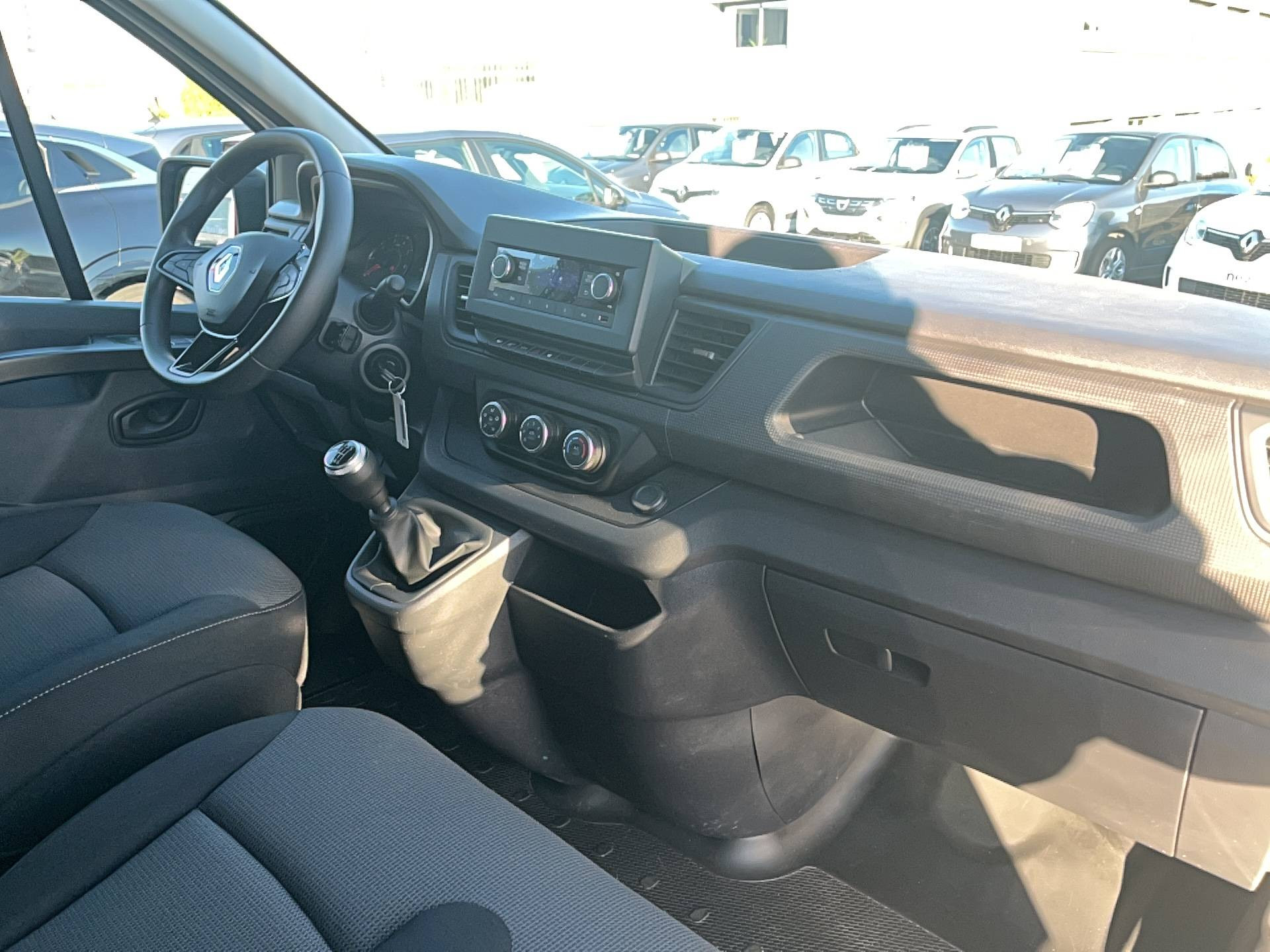 Vente en ligne Renault Trafic 3 Fourgon TRAFIC FGN L1H1 3T BLUE DCI 130 GSR2 au prix de 25 990 €