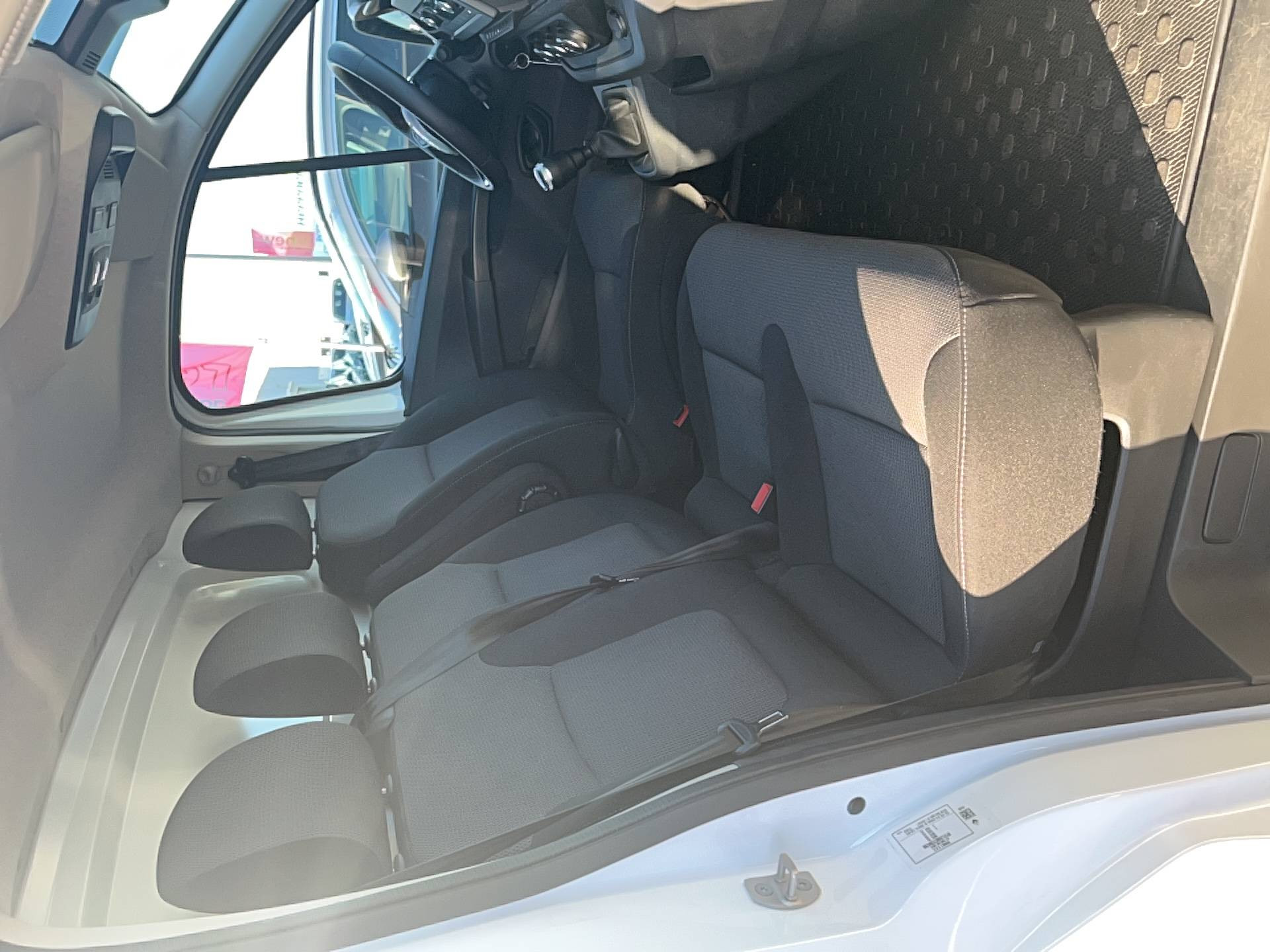 Vente en ligne Renault Trafic 3 Fourgon TRAFIC FGN L1H1 3T BLUE DCI 130 GSR2 au prix de 25 990 €