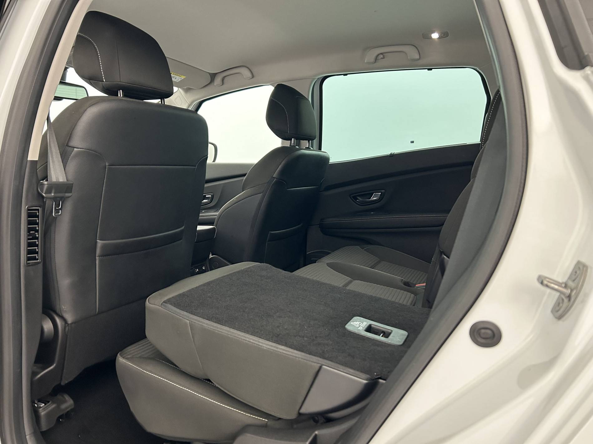 Vente en ligne Renault Grand Scenic 4 Grand Scenic TCe 140 EDC au prix de 23 990 €