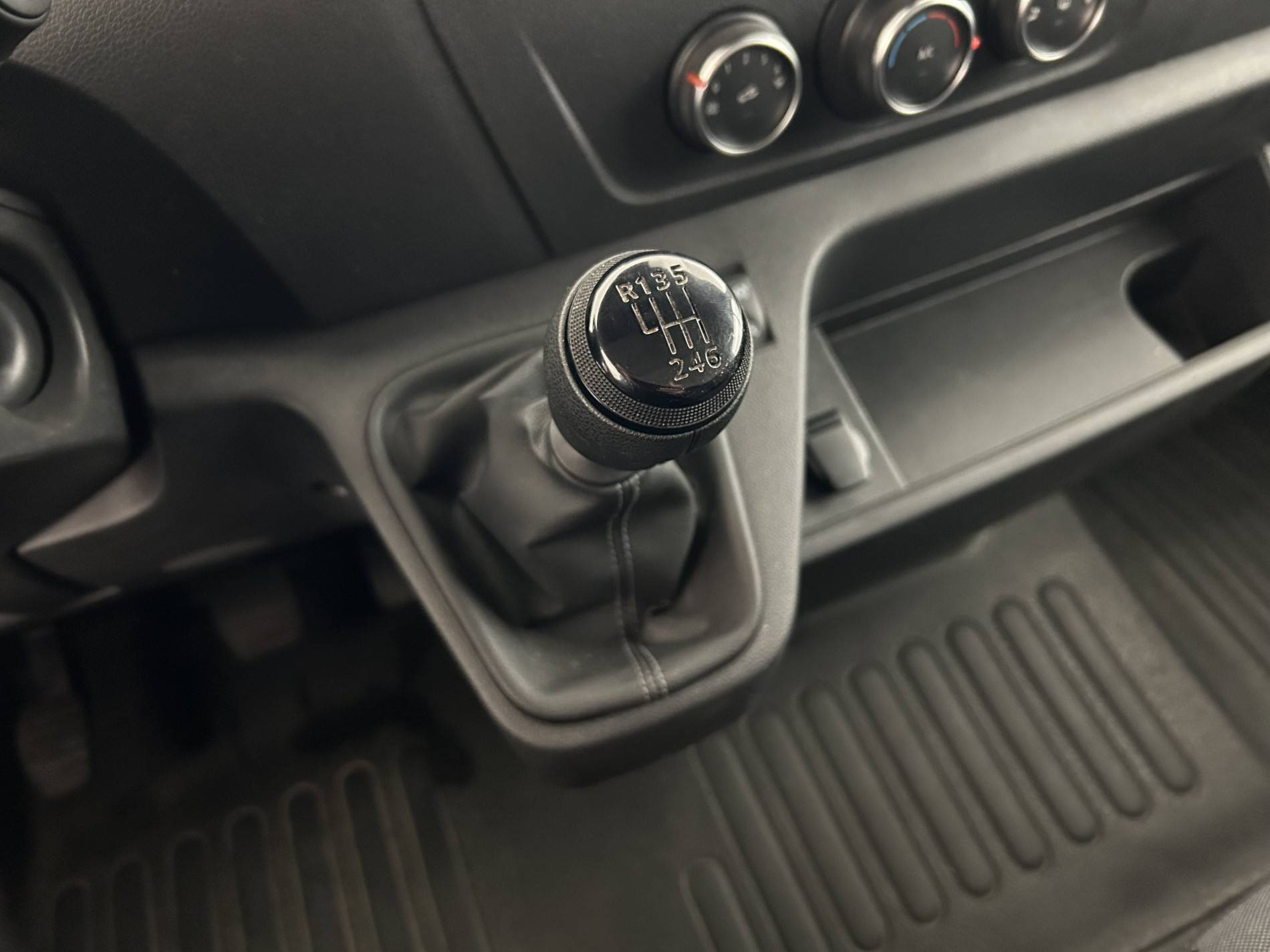 Vente en ligne Renault Master Fourgon MASTER FGN TRAC F3500 L2H2 BLUE DCI 135 au prix de 27 890 €