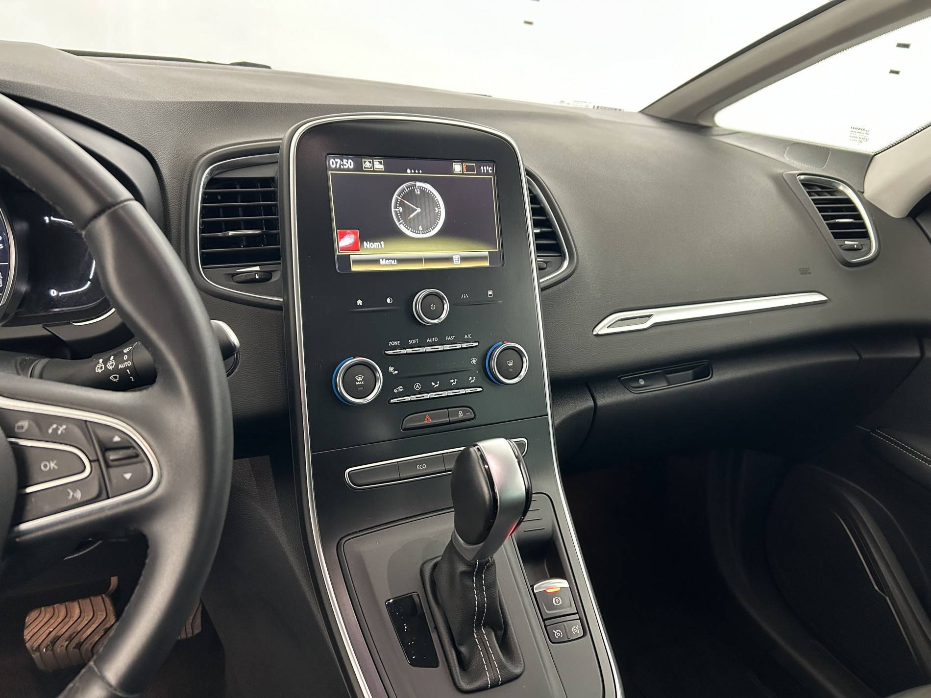 Vente en ligne Renault Grand Scenic 4 Grand Scenic TCe 140 EDC au prix de 23 990 €