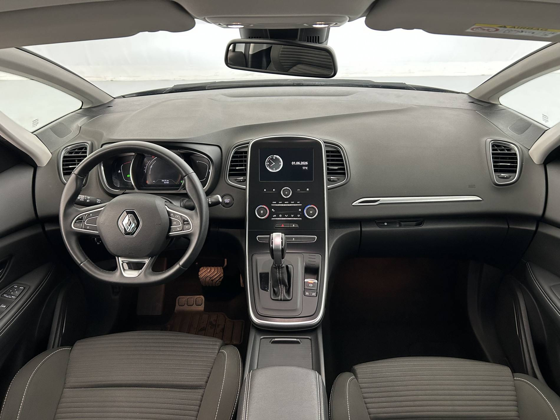 Vente en ligne Renault Grand Scenic 4 Grand Scenic TCe 140 EDC au prix de 23 990 €