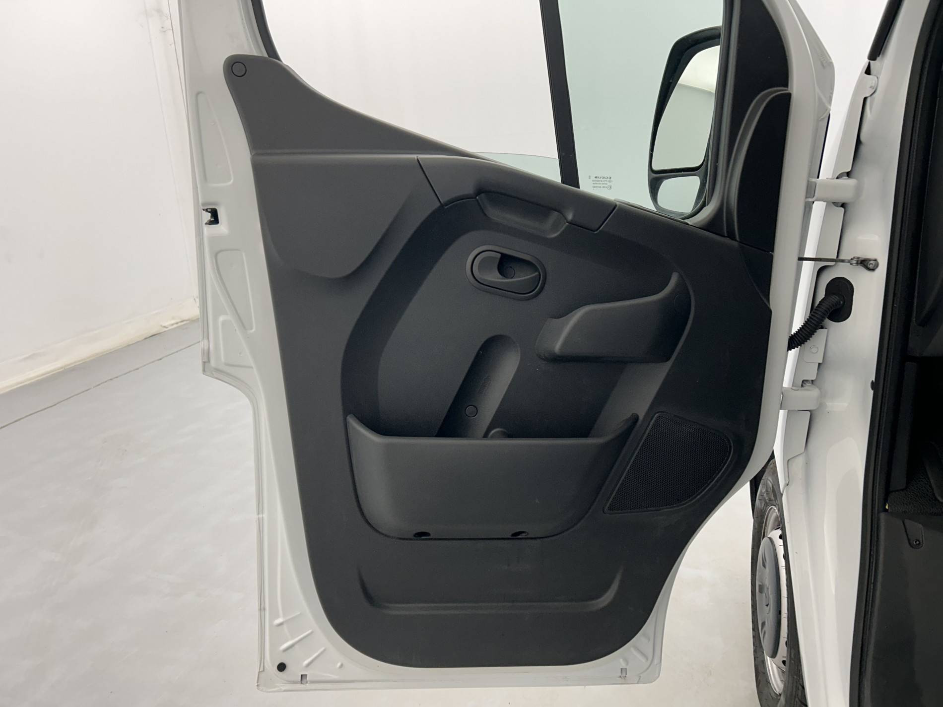 Vente en ligne Renault Master Fourgon MASTER FGN TRAC F3500 L2H2 BLUE DCI 135 au prix de 27 890 €