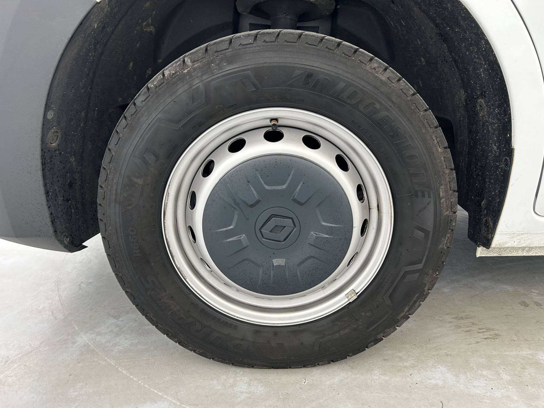 Vente en ligne Renault Master Fourgon MASTER FGN TRAC F3500 L2H2 BLUE DCI 135 au prix de 27 890 €