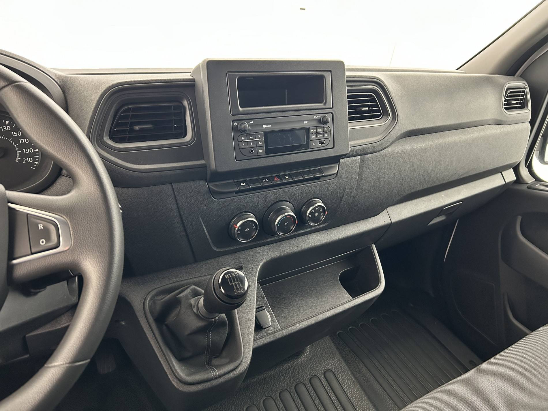 Vente en ligne Renault Master Fourgon MASTER FGN TRAC F3500 L2H2 BLUE DCI 135 au prix de 27 890 €