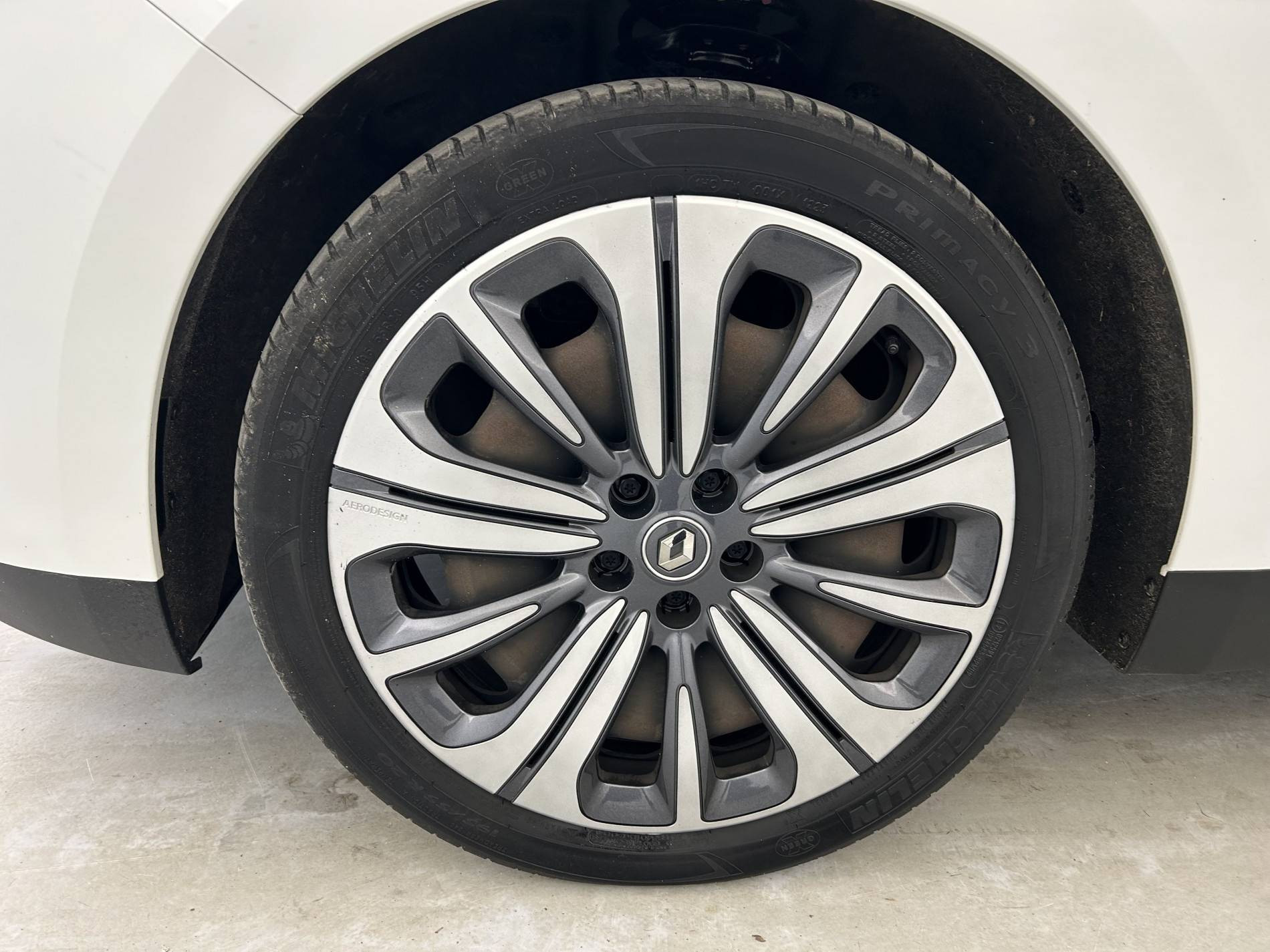 Vente en ligne Renault Grand Scenic 4 Grand Scenic TCe 140 EDC au prix de 23 990 €