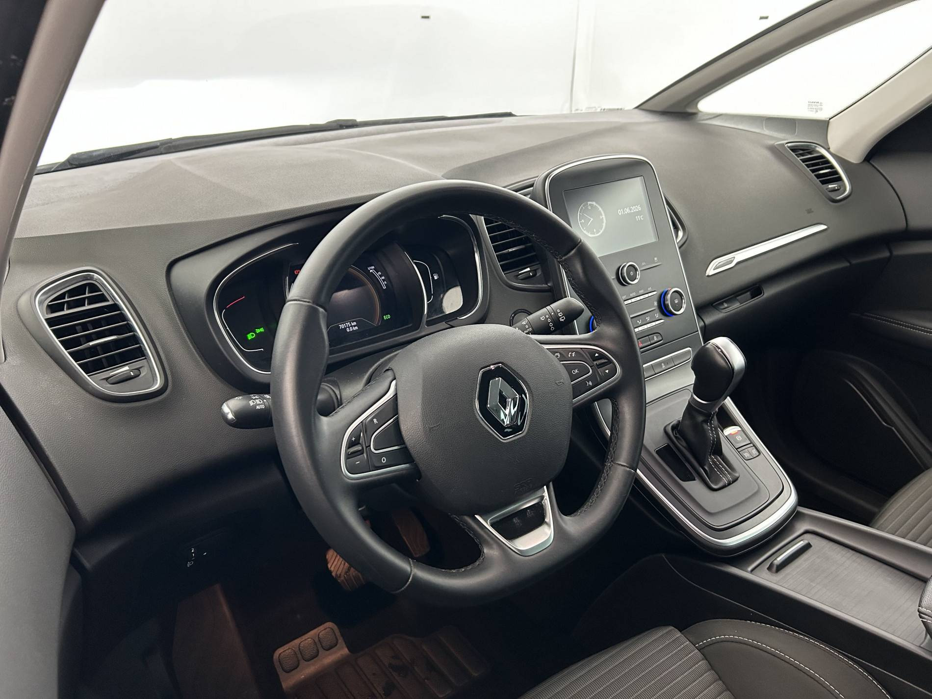 Vente en ligne Renault Grand Scenic 4 Grand Scenic TCe 140 EDC au prix de 23 990 €