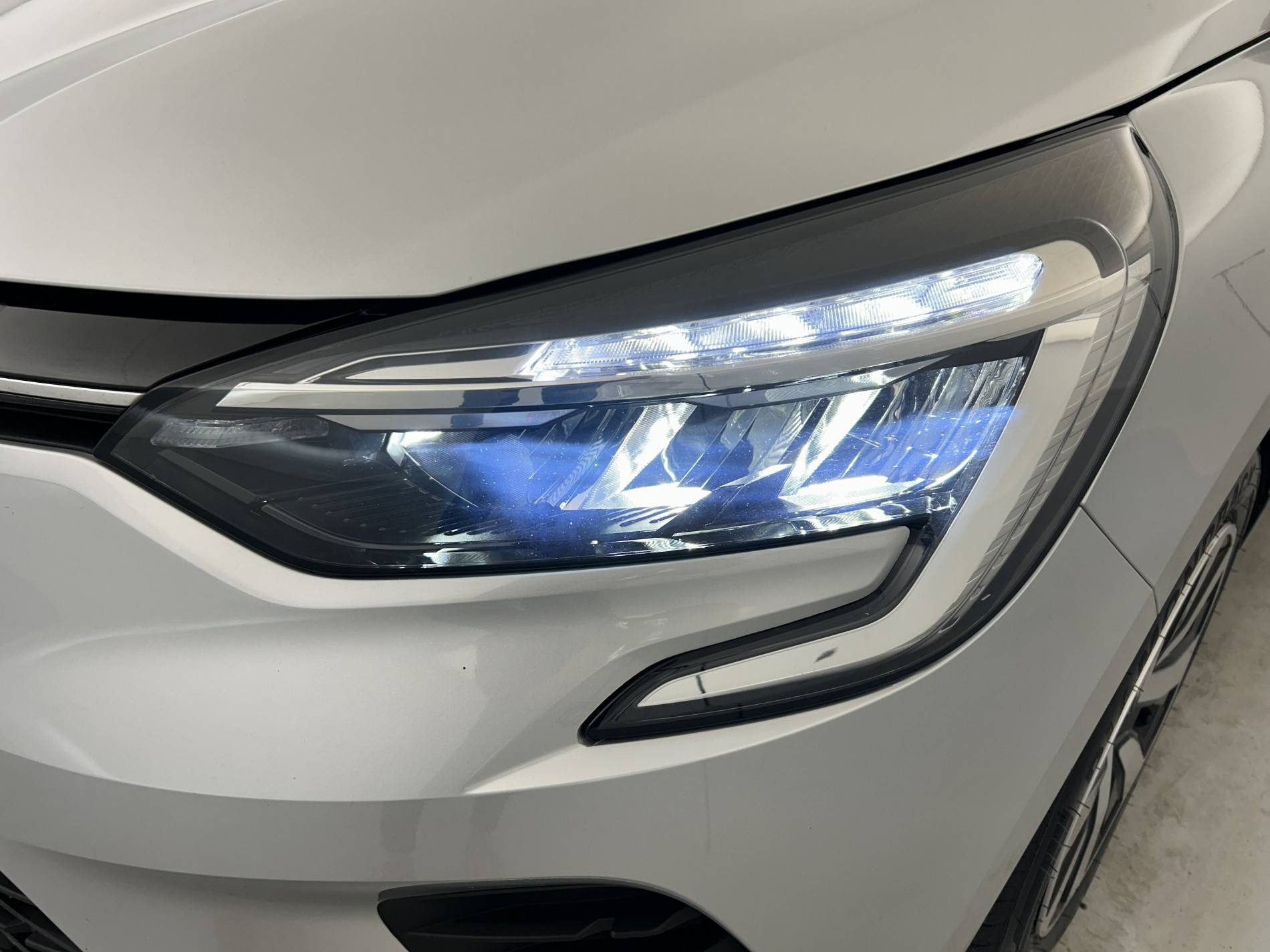 Vente en ligne Renault Clio 5 Clio TCe 90 au prix de 13 990 €