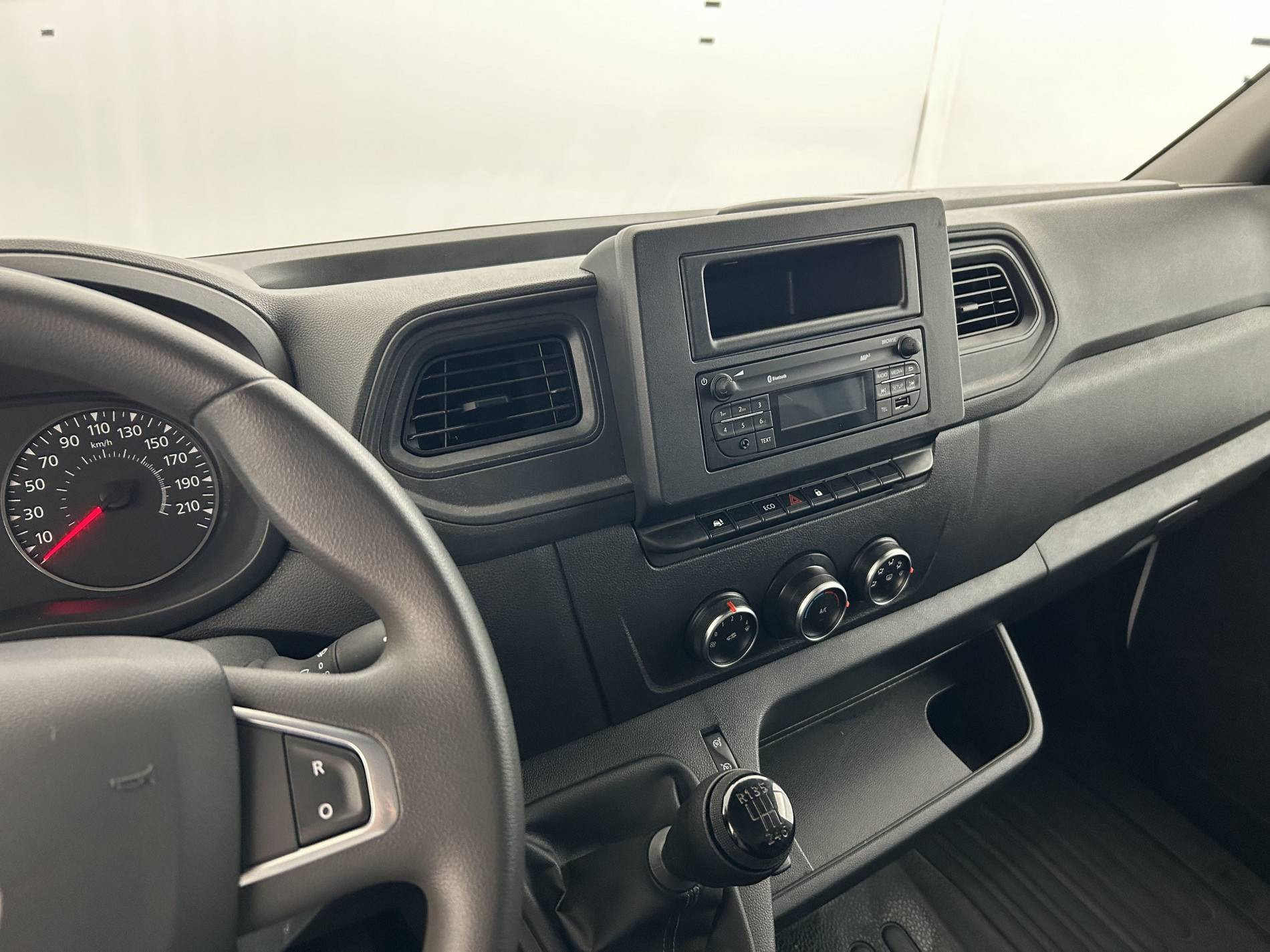 Vente en ligne Renault Master Fourgon  L2H2 BLUE DCI 135  au prix de 28 890 €