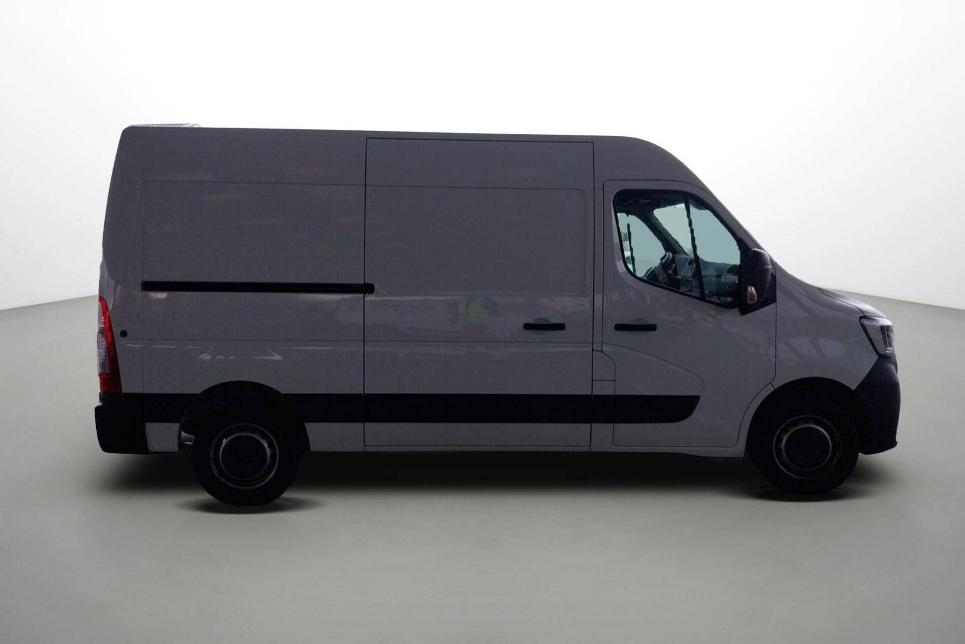 Vente en ligne Renault Master Fourgon MASTER FGN TRAC F3500 L2H2 BLUE DCI 135 au prix de 29 990 €