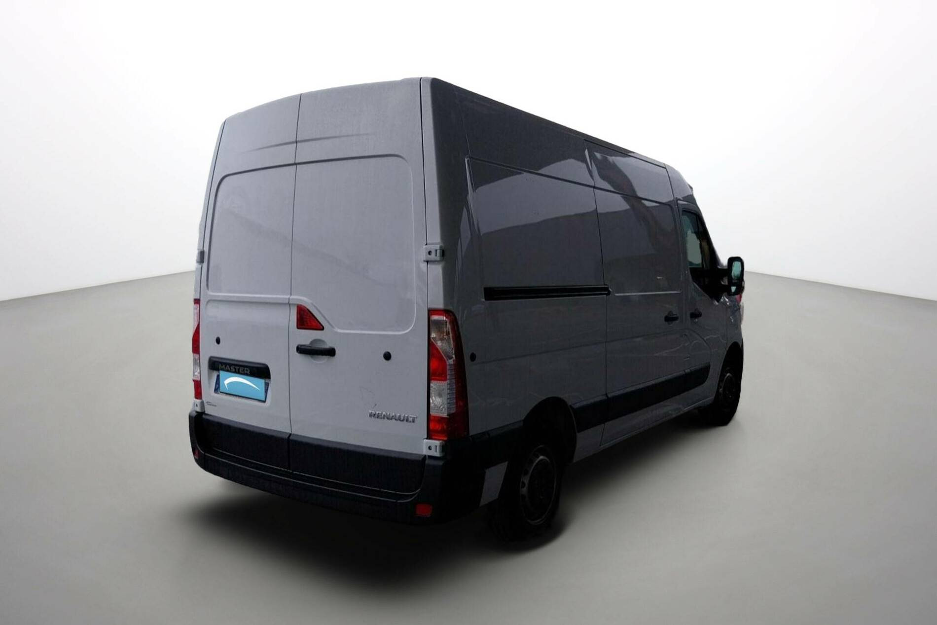 Vente en ligne Renault Master Fourgon MASTER FGN TRAC F3500 L2H2 BLUE DCI 135 au prix de 29 990 €