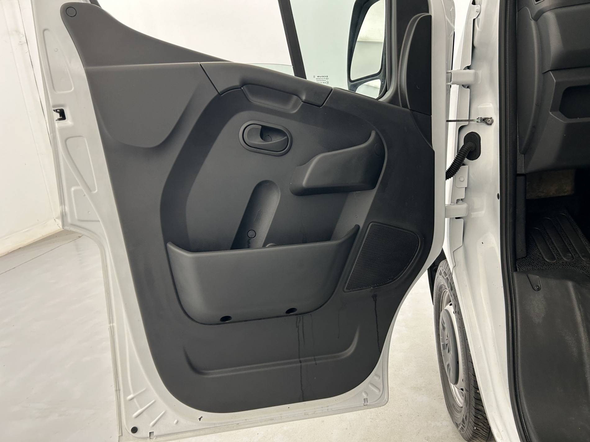 Vente en ligne Renault Master Fourgon  L2H2 BLUE DCI 135  au prix de 28 890 €