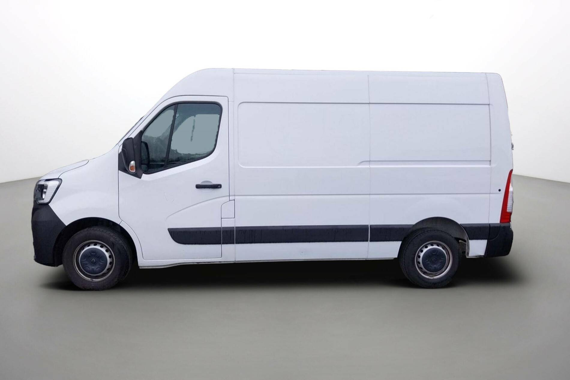 Vente en ligne Renault Master Fourgon MASTER FGN TRAC F3500 L2H2 BLUE DCI 135 au prix de 29 990 €