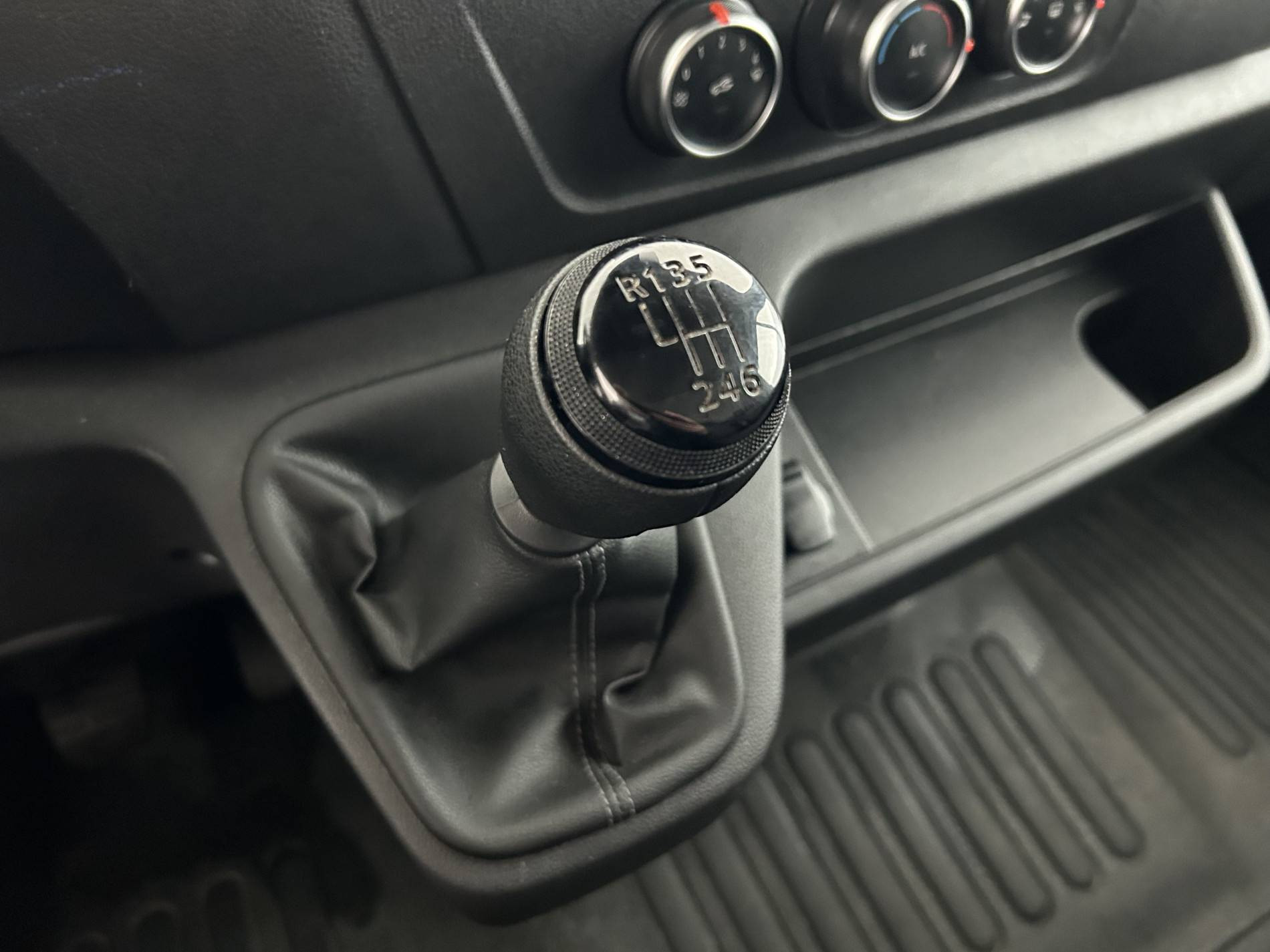 Vente en ligne Renault Master Fourgon  L2H2 BLUE DCI 135  au prix de 28 890 €