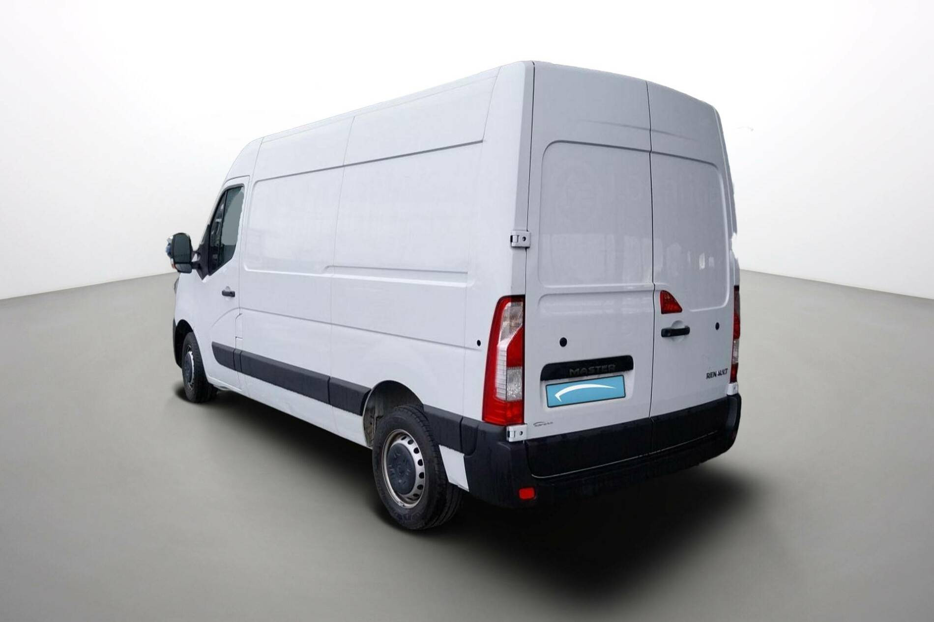 Vente en ligne Renault Master Fourgon MASTER FGN TRAC F3500 L2H2 BLUE DCI 135 au prix de 29 990 €
