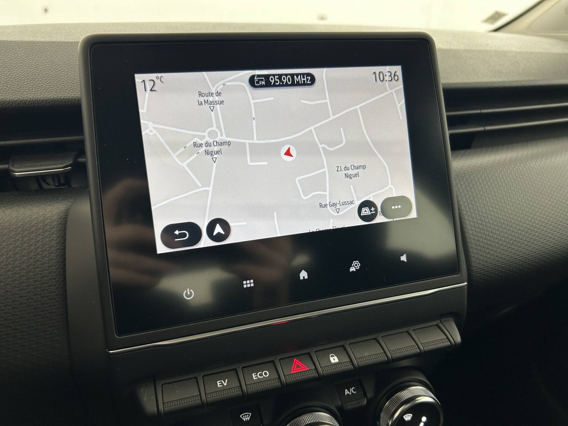 Vente en ligne Renault Clio 5 Clio E-Tech 140 - 21N au prix de 16 690 €