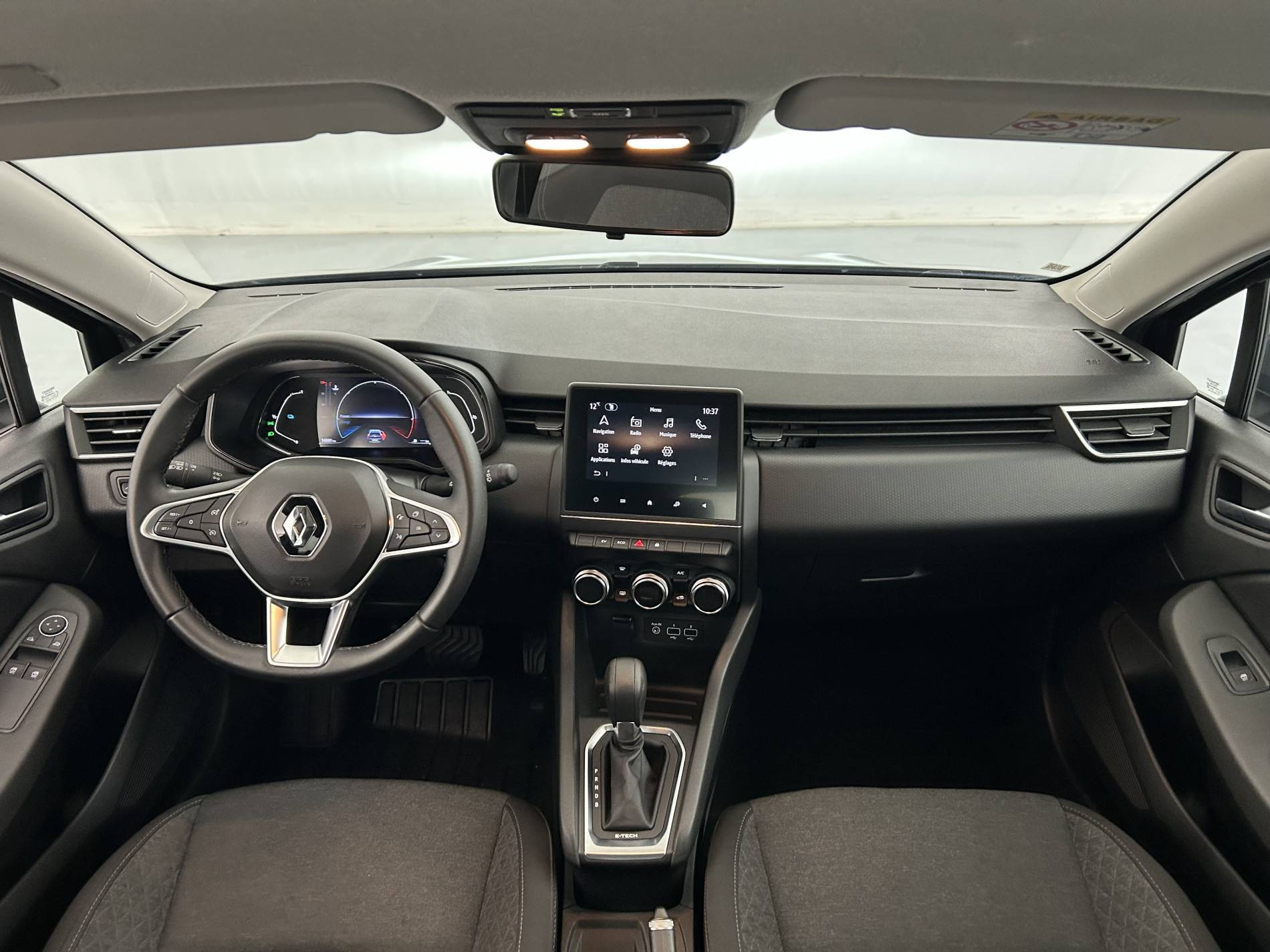 Vente en ligne Renault Clio 5 Clio E-Tech 140 - 21N au prix de 16 690 €