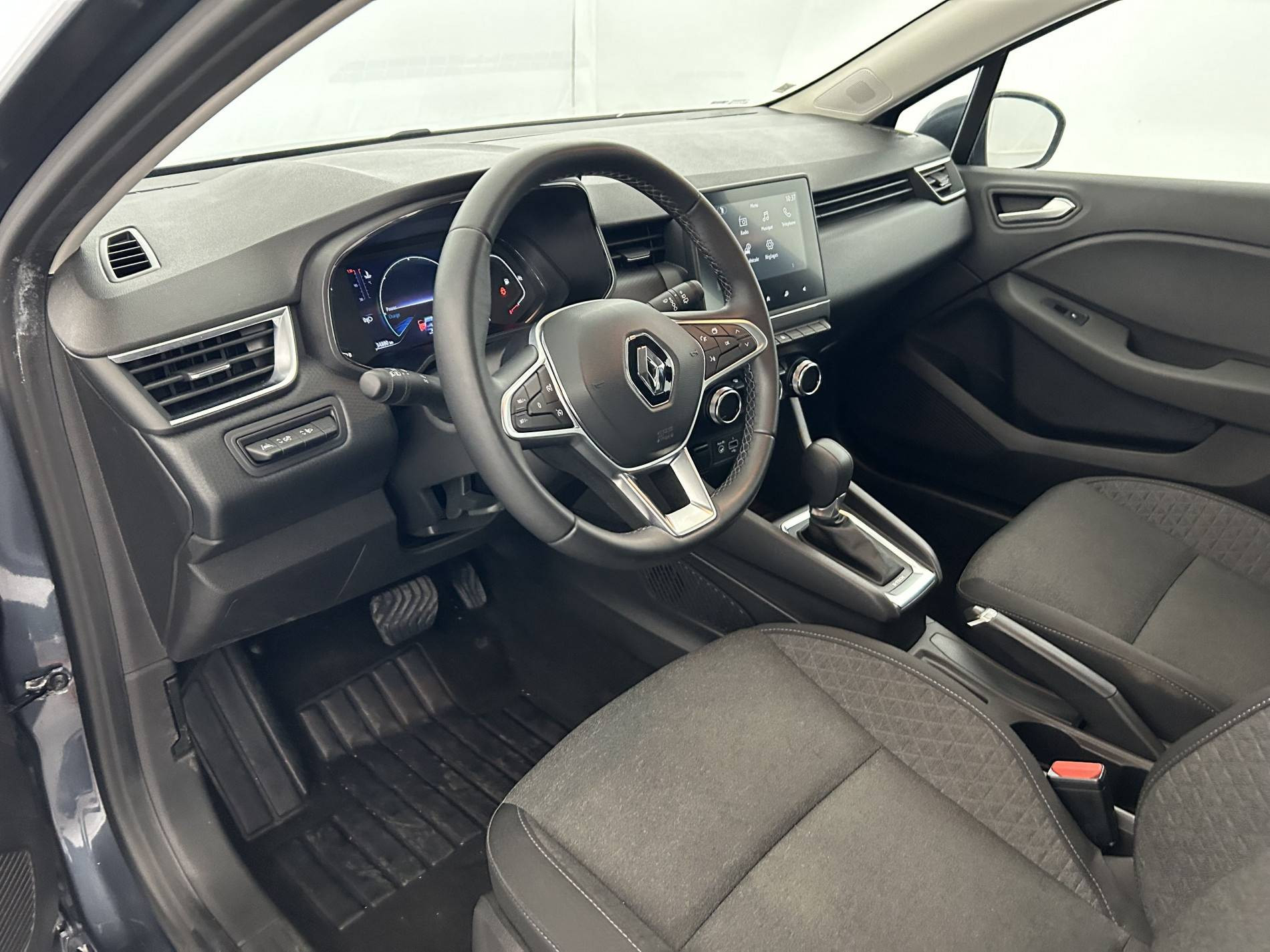 Vente en ligne Renault Clio 5 Clio E-Tech 140 - 21N au prix de 16 690 €